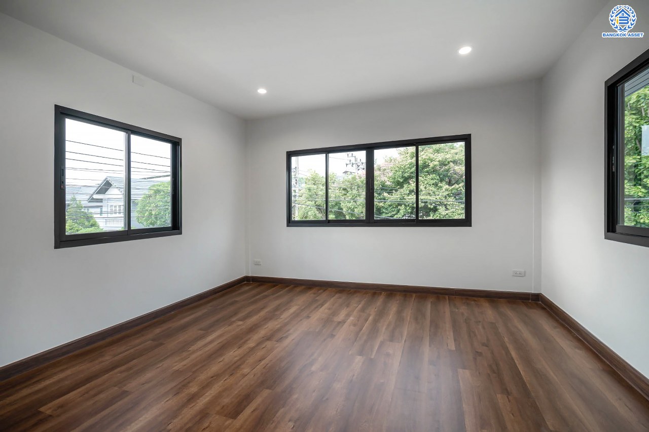 บ้านมือสองตกแต่งใหม่ โครงการ ภัทรไพรเวท3 ชัยพฤกษ์-รัตนาธิเบศร์ หลังมุม ตอบโจทย์ทุกการใช้ชีวิต เนื้อที่ 60 ตร.ว. ฟังก์ชัน 3 ห้องนอน 2 ห้องน้ำ จอดรถได้ 3 คัน ทำเลเดินทางง่าย สะดวกสบายใกล้รถไฟฟ้าสายสีม่วง "สถานีบางพลู" ทางด่วน "กาญจนาภิเษก" และห้างสรรพสินค้าเซ็นทรัลเวสต์เกต